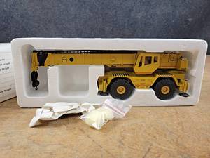 lot 119 image: Grove Crane Hydraulic Rough Terrain Crane Diecast Model - NZG 150 Scale Model
