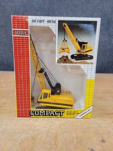 lot 124 image: JOAL Caterpillar 225 Dragline Crane Diecast Model - 150 Scale Model