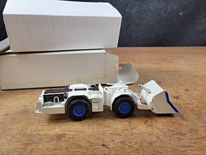 lot 127 image: Conrad GHH Fahrzeuge Wheel Loader Diecast Model - 150 Scale Model