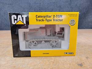 lot 129 image: ERTL Caterpillar 2-Ton Track-Type Tractor Diecast Model - 116 Scale Model