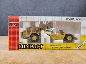 lot 134 image: JOAL Caterpillar 631D Wheeled Scraper Diecast Model - 150 Scale Model