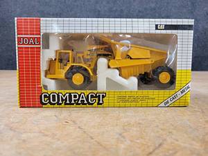 lot 136 image: JOAL Caterpillar Hydraulic Dump Truck Diecast Model - 150 Scale Model