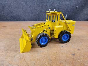 lot 147 image: Gescha Michigan Wheel Loader Diecast Model - 120 Scale Model