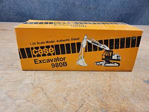 lot 160 image: CASE 980B Hydraulic Excavator Diecast Model - 135 Scale Model