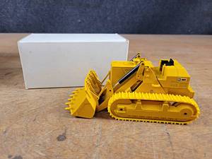 lot 179 image: NZG Caterpillar 983 Track Loader Diecast Model - 150 Scale Model