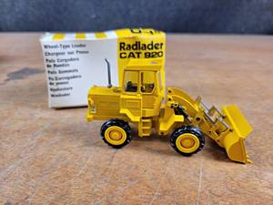 lot 178 image: Gescha Caterpillar 920 Wheel Loader Diecast Model - 150 Scale Model