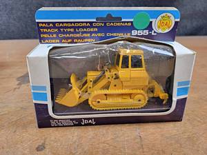 lot 177 image: JOAL Caterpillar 955-L Track Type Loader Diecast Model - 170 Scale Model