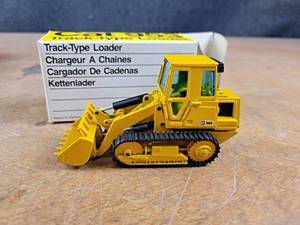lot 175 image: Caterpillar 953 Track Loader Diecast Model - 150 Scale Model