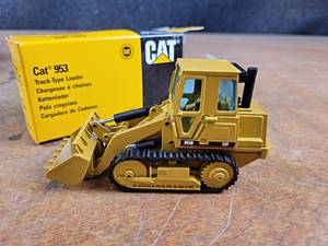 lot 173 image: Caterpillar 953 Track Loader Diecast Model - 150 Scale Model