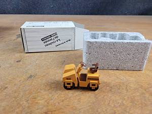 lot 171 image: CASE Vibromax Roller Diecast Model - 135 Scale Model
