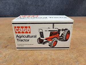 lot 169 image: CASE Agricultural Tractor Diecast Model - 125 Scale Model