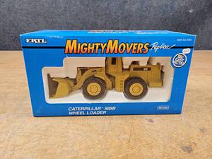lot 184 image: ERTL Mighty Movers Caterpillar 988B Wheel Loader Diecast Model - 150 Scale Model