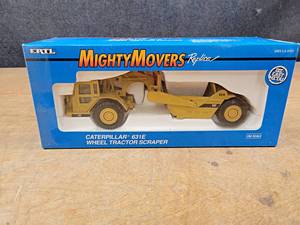 lot 185 image: ERTL Mighty Movers Caterpillar 631E Scraper Diecast Model - 150 Scale Model