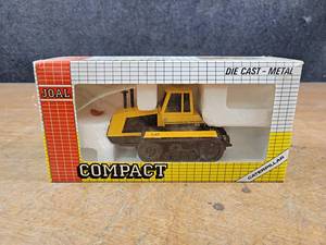 lot 187 image: Joal Caterpillar Challenger 65 Tractor Diecast Model - 150 Scale Model