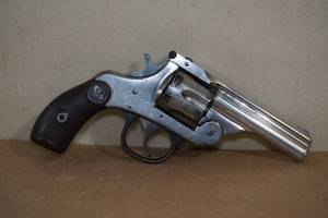 lot 5 image: Vintage Harrington & Richardson Auto Ejecting .32 S&W Long Revolver