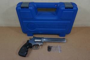 lot 8 image: Smith & Wesson Model 686 Plus Stainless Steel .357 Mag Revolver - 7 Barrel