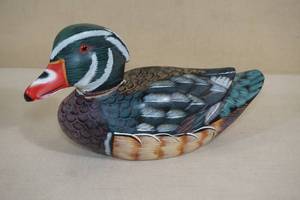 lot 145 image: Wood Painted Duck