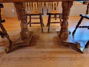 Traditional Bowback Dining Table Set