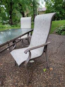 Outdoor Patio Table and 4 Chairs