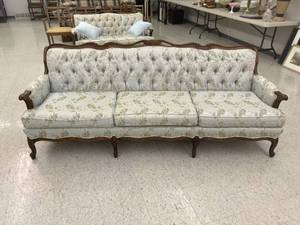 lot 5 image: Sofa