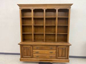 lot 15 image: Quality Hutch