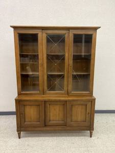 lot 18 image: Hutch