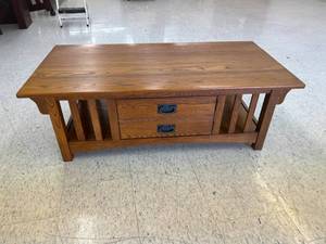 lot 19 image: Coffee Table with Storage