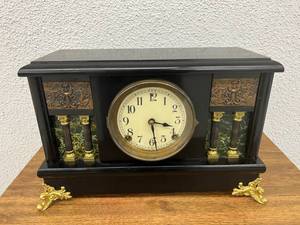 lot 33 image: Decorative Sessions Mantle Clock