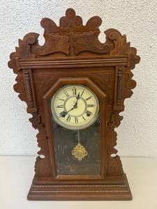 lot 38 image: Antique Waterbury Clock