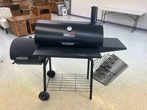 lot 69 image: Royal Gourmet Smoker