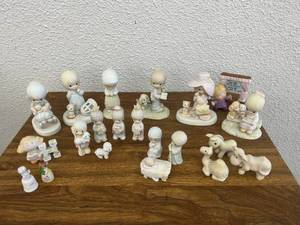 lot 106 image: Precious Moments & Figurines