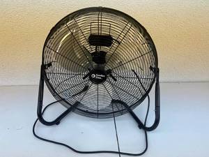 lot 114 image: Comfort Zone Fan