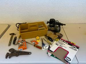 lot 117 image: Tools - Sander