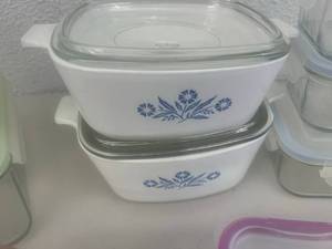lot 122 image: Corning Ware & Glass Storage Containers