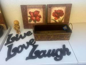 lot 129 image: Artwork - Home Decor
