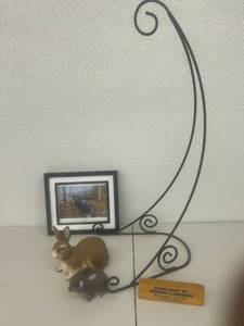 lot 132 image: Plant Stand, Home Decor