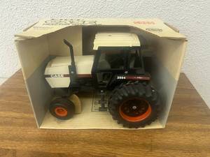 lot 137 image: Case 2594 Tractor with Cab 116 Scale