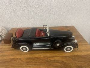lot 147 image: 1937 Convertible Aristo-Craft Creation Decanter
