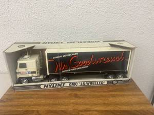 lot 155 image: Nylint GMC 18-Wheeler