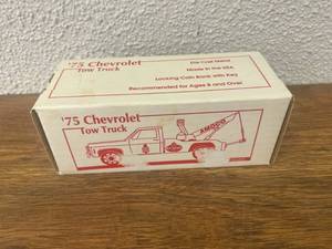 lot 236 image: Amoco 1975 Chevrolet Tow Truck