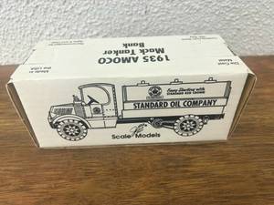 lot 237 image: 1935 Amoco Mack Tanker Bank