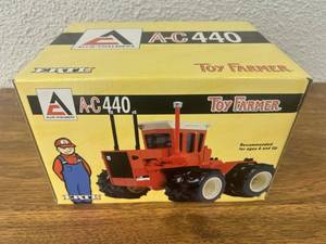 lot 246 image: Toy Farmer Allis-Chalmers A-C 400 132 Scale