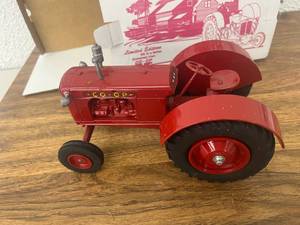 lot 249 image: Universal Co-Op Tractor 116 Scale