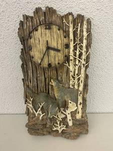 lot 255 image: Wildlife Clock