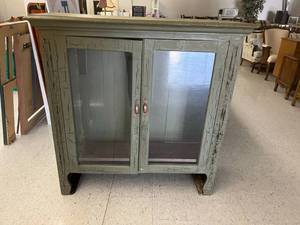 lot 279 image: Vintage Cabinet