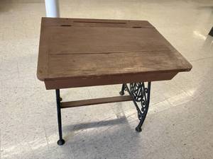 lot 281 image: Old Desk