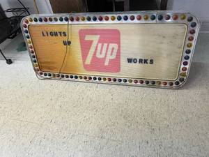 lot 288 image: Old 7Up Message Board