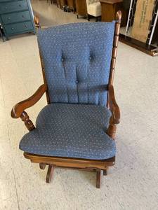lot 289 image: Glider Rocker