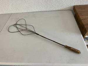 lot 305 image: Antique Rug Beater