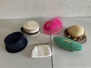 lot 314 image: Old Ladies Hats, Purse & Singer Buttonholer